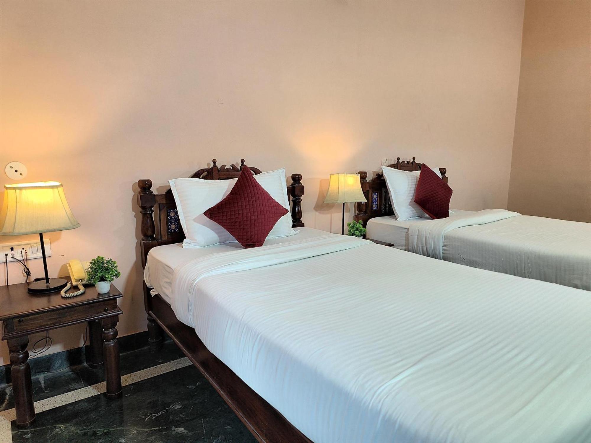 Sajjan Bagh Resort Pushkar Bagian luar foto
